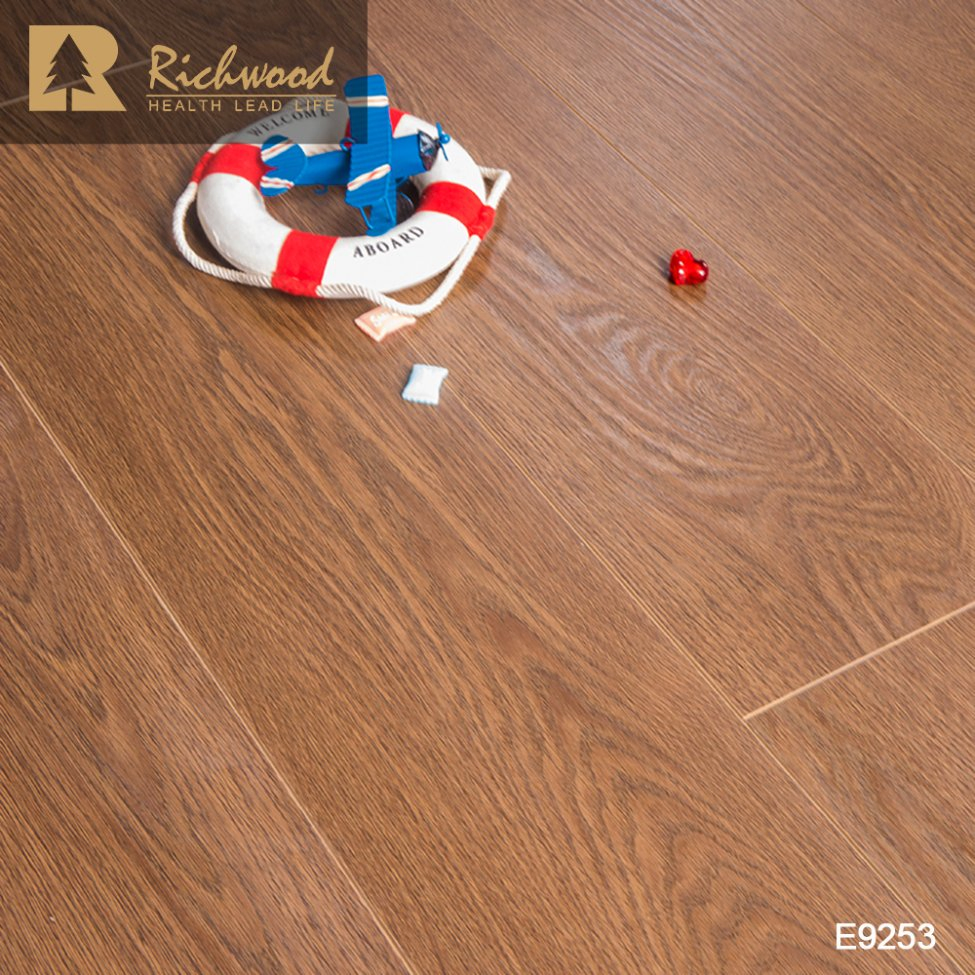 Ламинат Eir Collection дуб коммерческий, влагостойкий