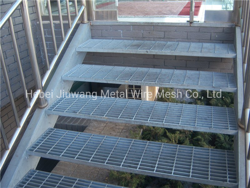 Non-Slip Checker Plate Nosing Steel Stair Treads