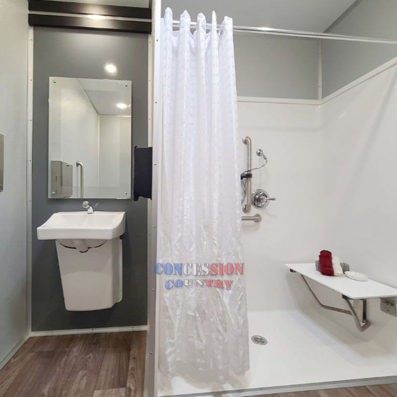 4-8 Stalls Portable Bathroom Trailer Luxury Outdoor Mobile Restroom Trailer with Shower