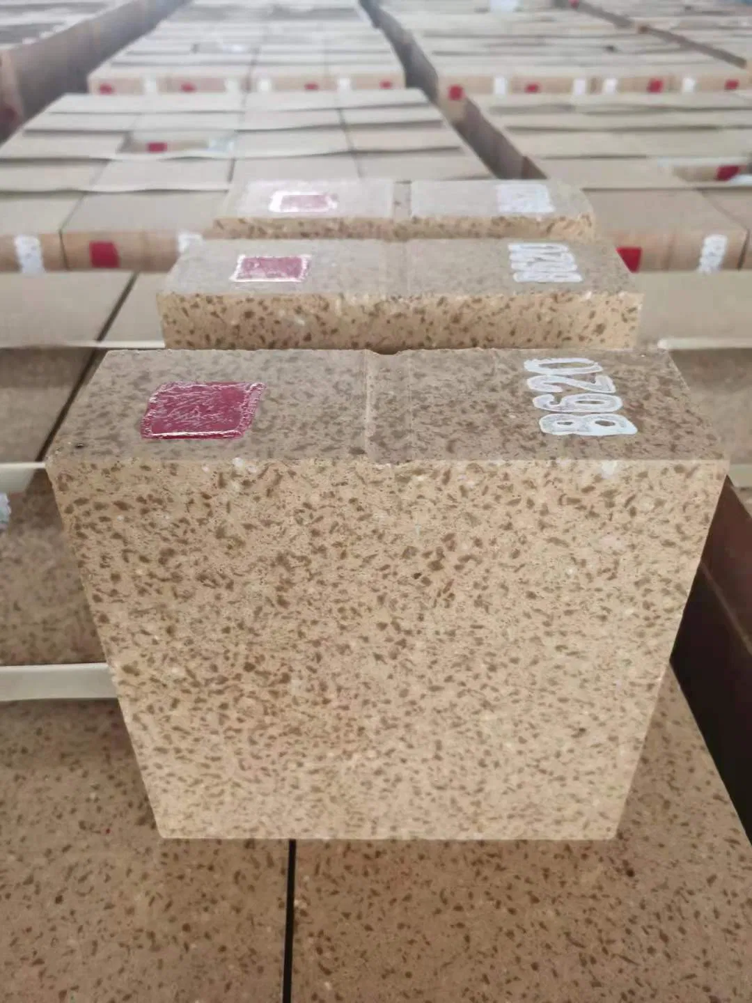 Магнезито-глиноземистый кирпич MLJ85 для зоны перехода цементной печи