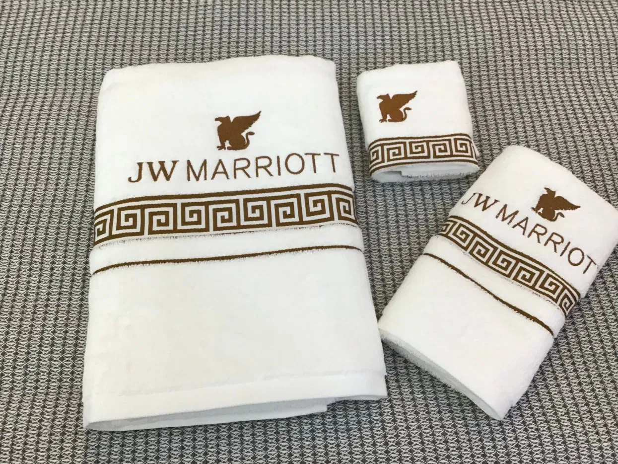 Wholesale Custom Logo Plain White Color 100% Cotton Bath Hotel Towel