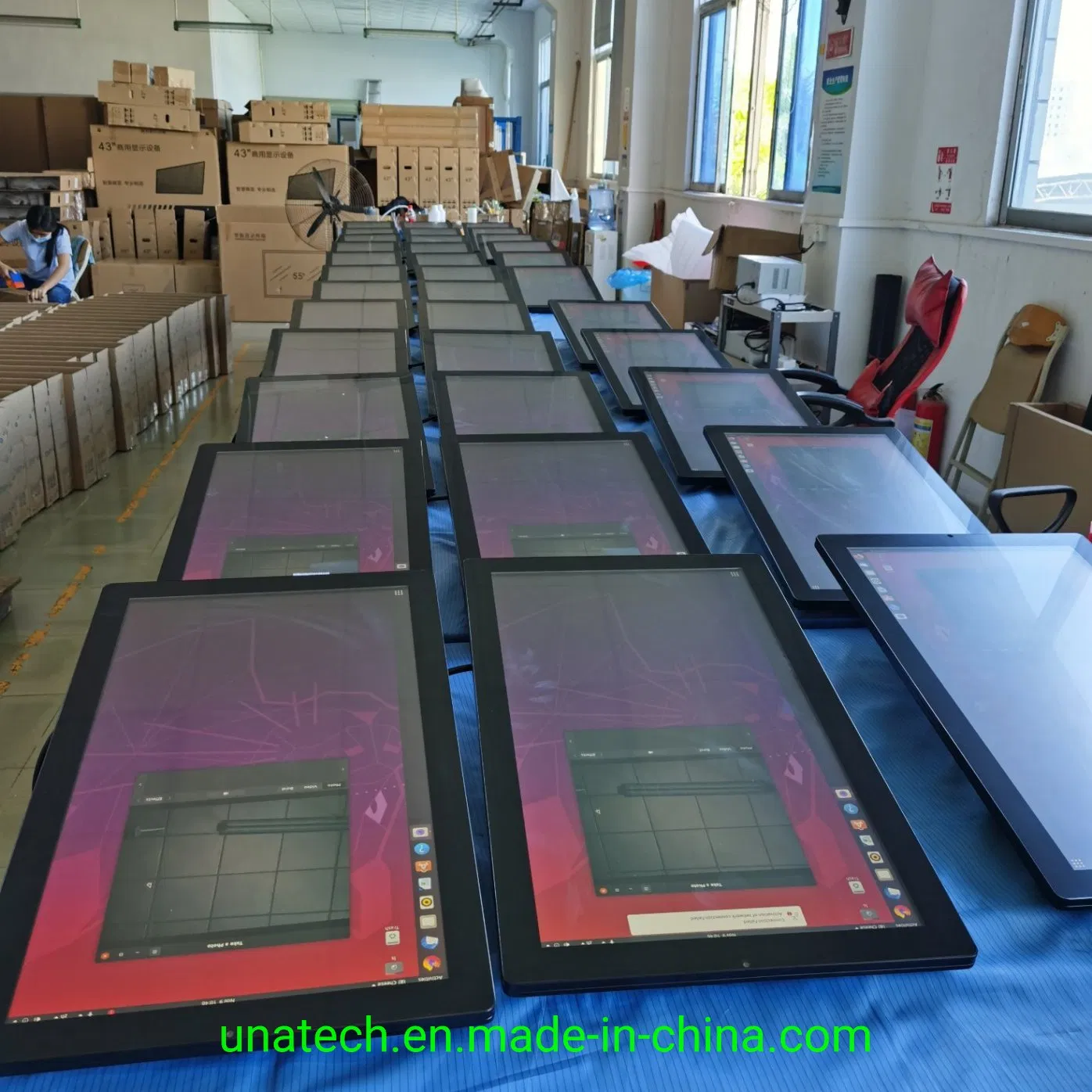 Настенный рекламный LCD-дисплей UNA-W32A для помещений