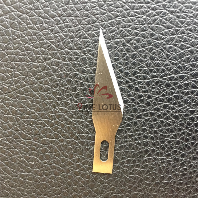 Крюк для резки тканей и шпагата с лезвиями