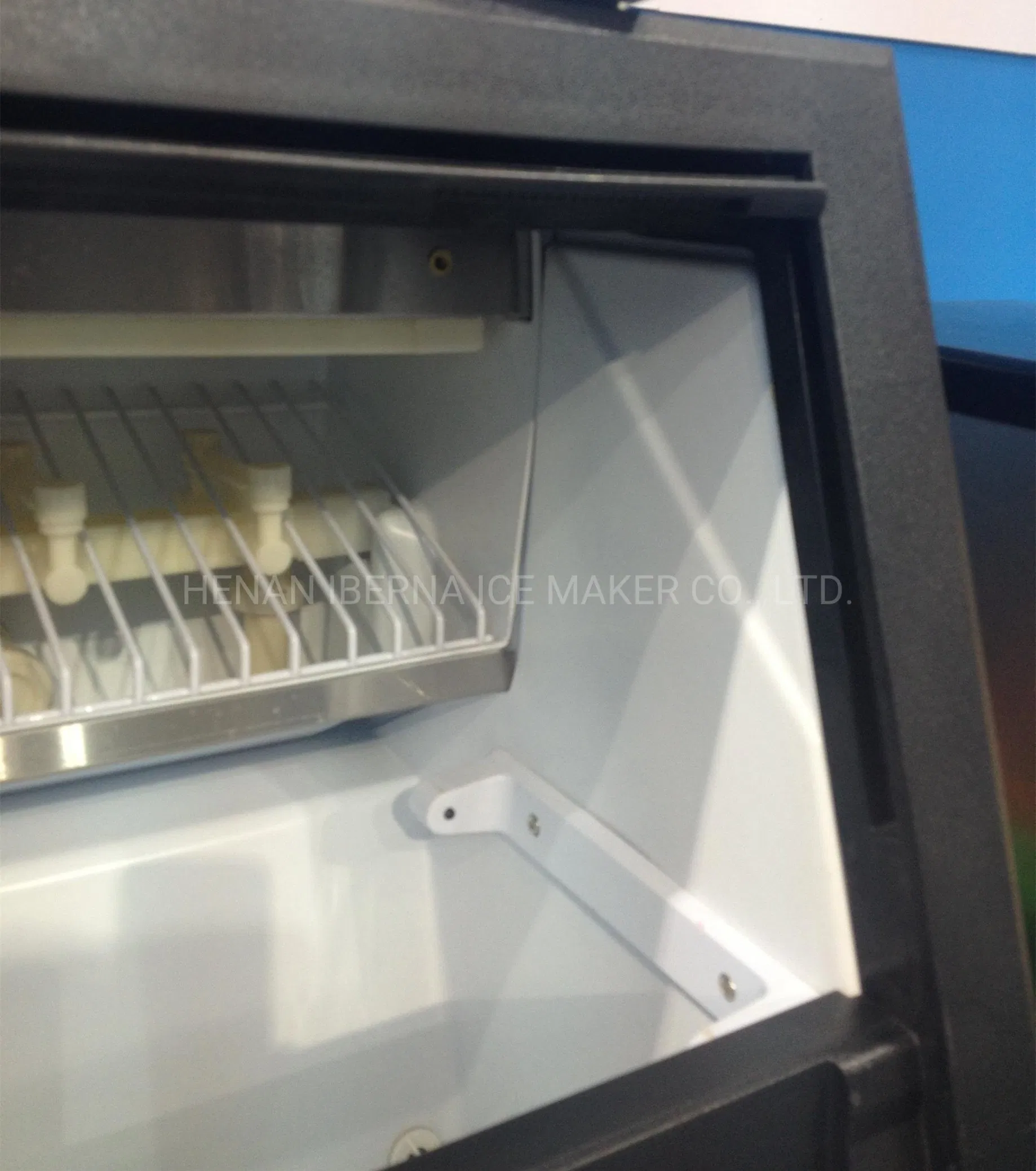 Undercounter 60kgs Cube Ice Maker for Food Processing Use