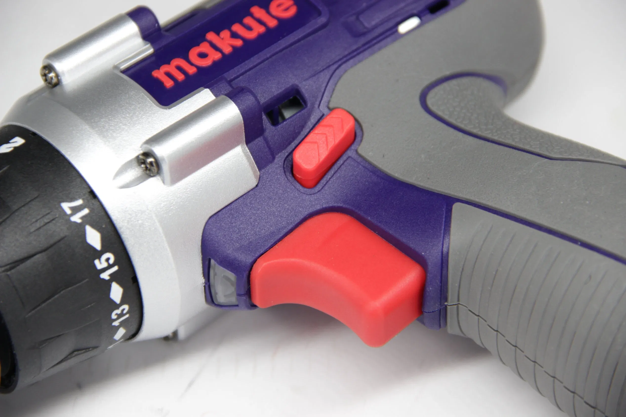 Аккумуляторная дрель-шуруповерт Makute 12V с двумя батареями