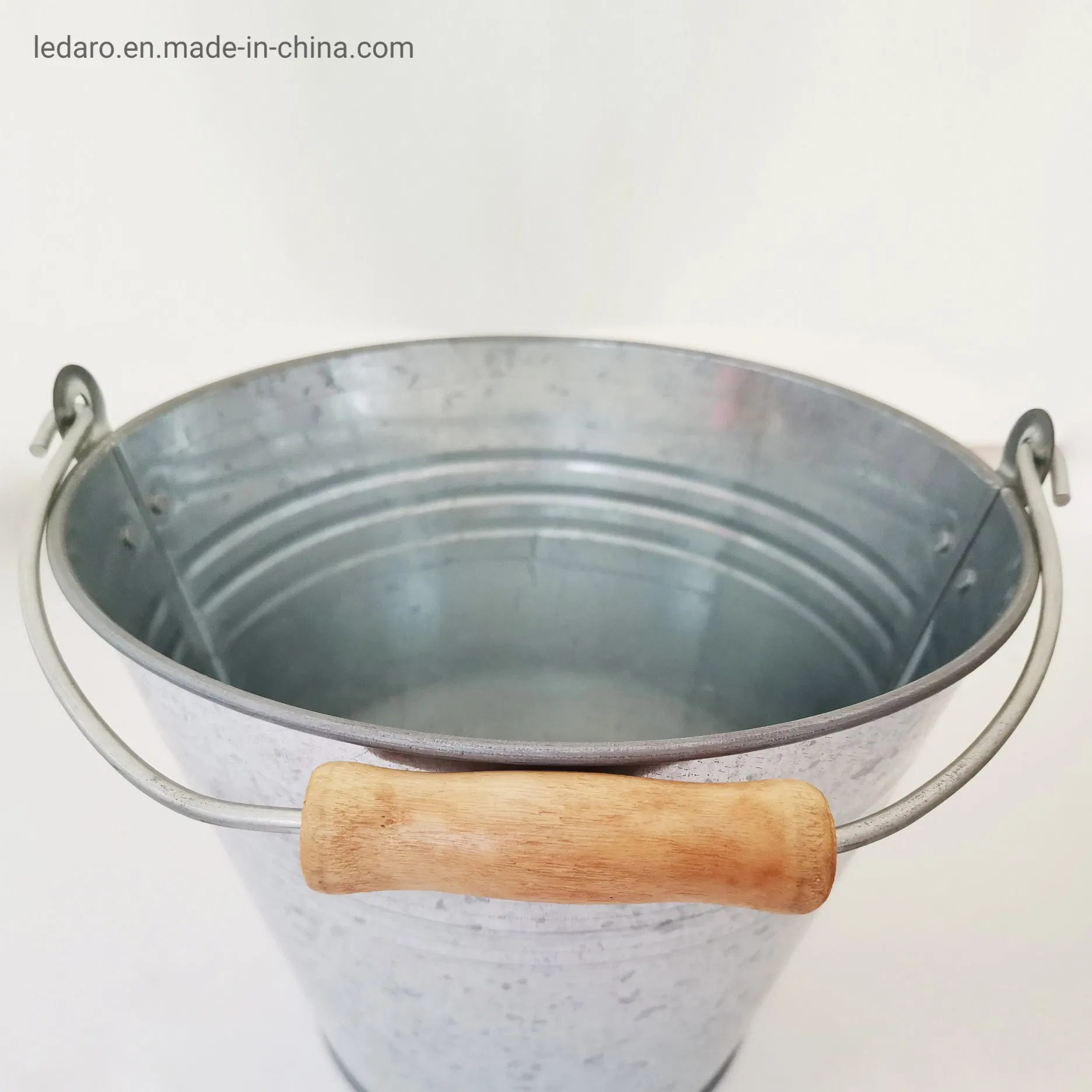 10 L Heavy Metalcraft Natural Galvanized Steel Pail with Handle, Silver, Round Bucket for Hotels, Hospitals