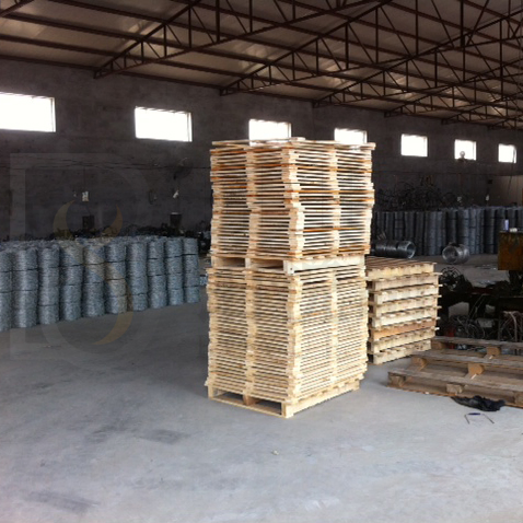 Hot Dipped Galvanized Barbed Wire High Quality Road Barbed Wire Wire Making for Cattle Fencing