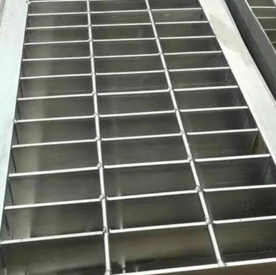 Durable OEM Steel Safety Walkway Grating for Canals