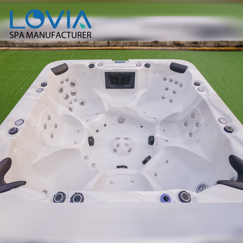 Большой СПА-бассейн на 7 человек с гидромассажем