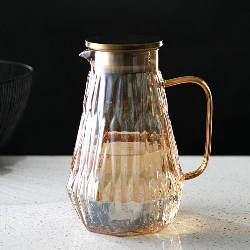 Elegant High Borosilicate Glass Pitcher for Iced Beverages