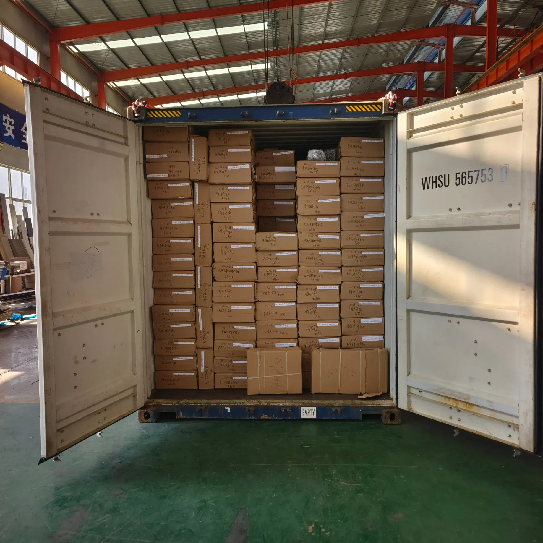 China Manufacturer Best Waterproof Polyurethane Sandwich Panel Metal Carved Panel Roof Exterior Construction EPS Aluminum