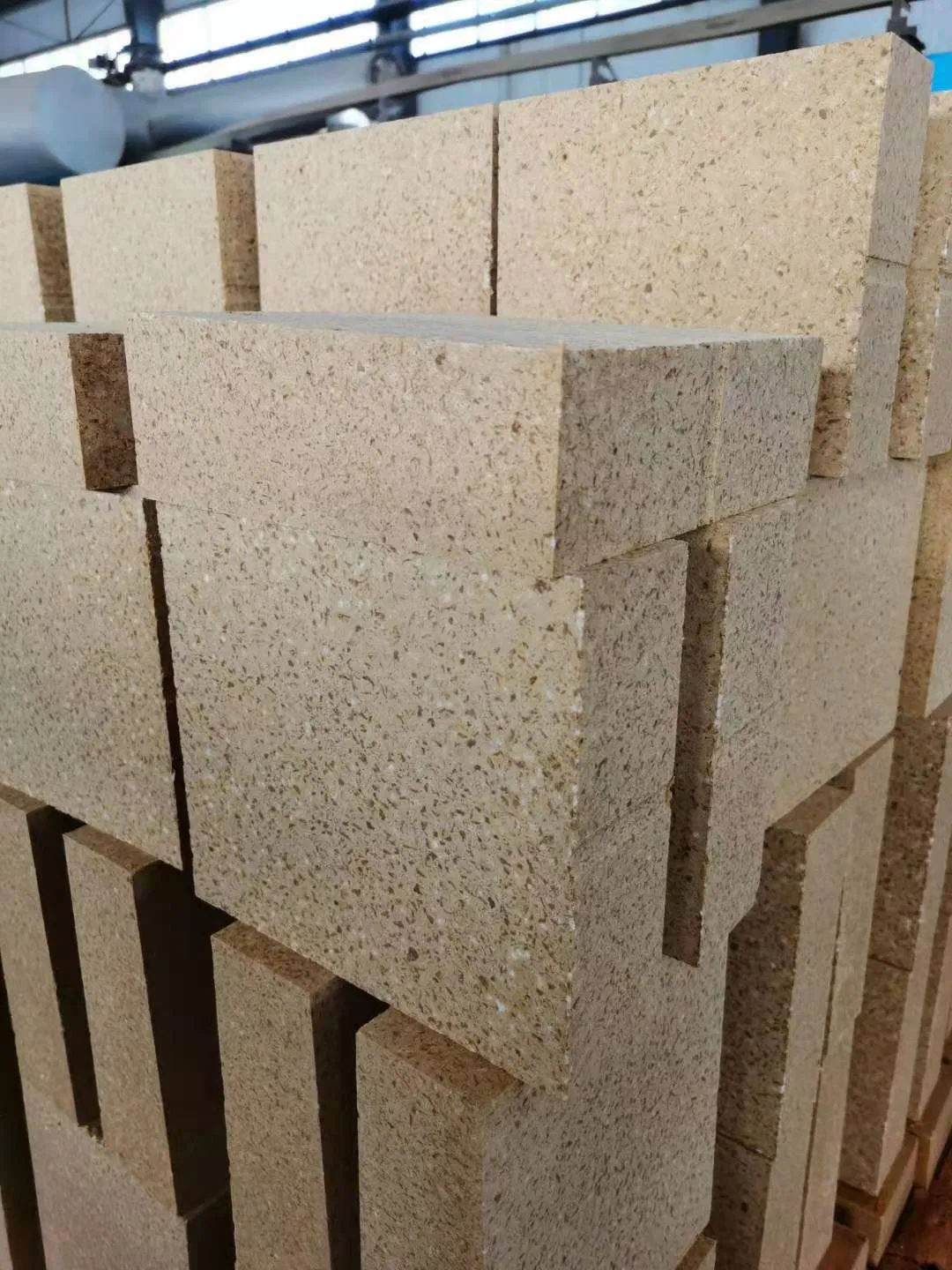 Огнеупорный кирпич магнезиально-шпинельный для цементных печей