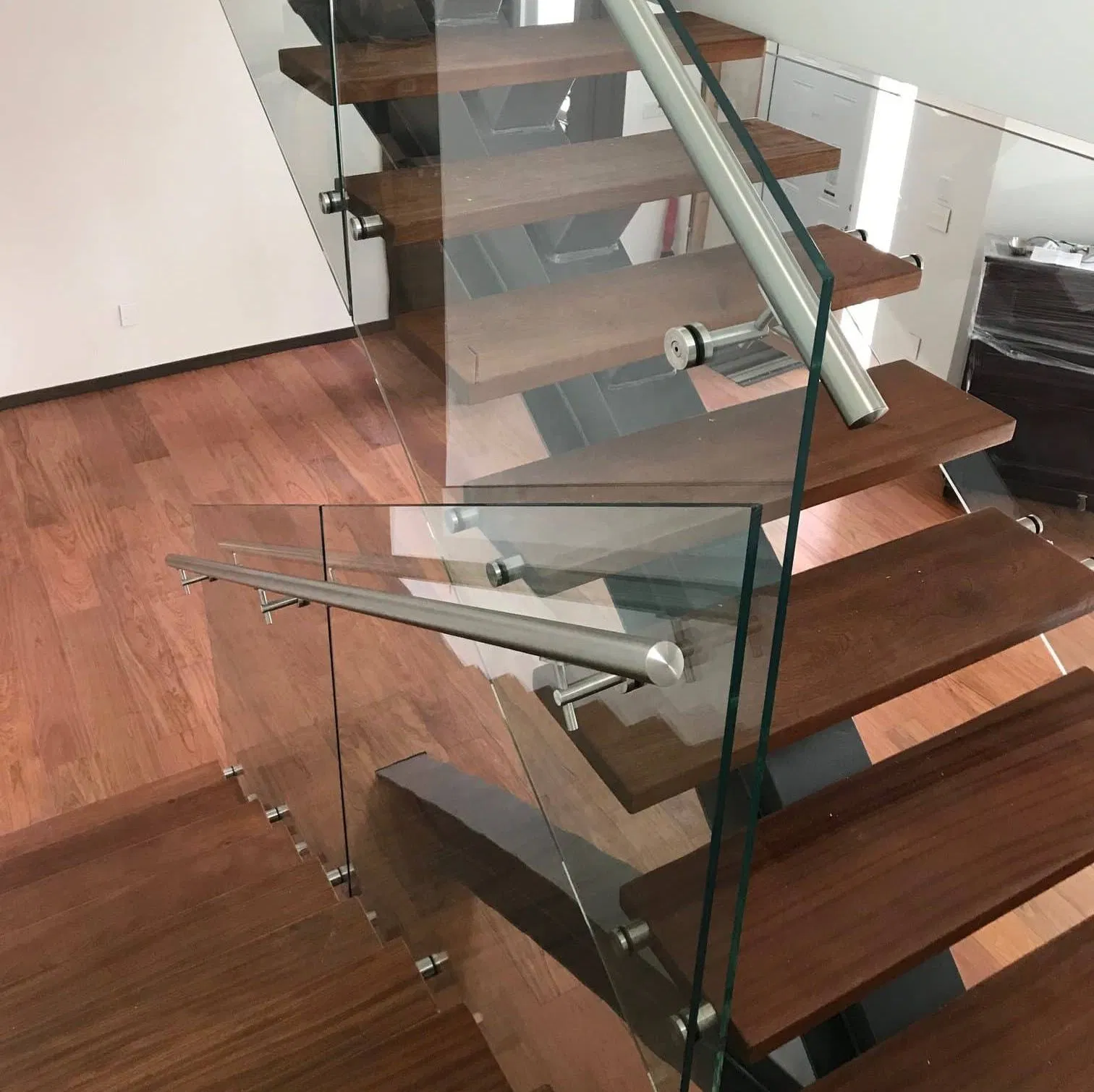 Idl Hot DIP Galvanized Carbon Steel Mono Stringer Wood Steps L-Shaped Stairs