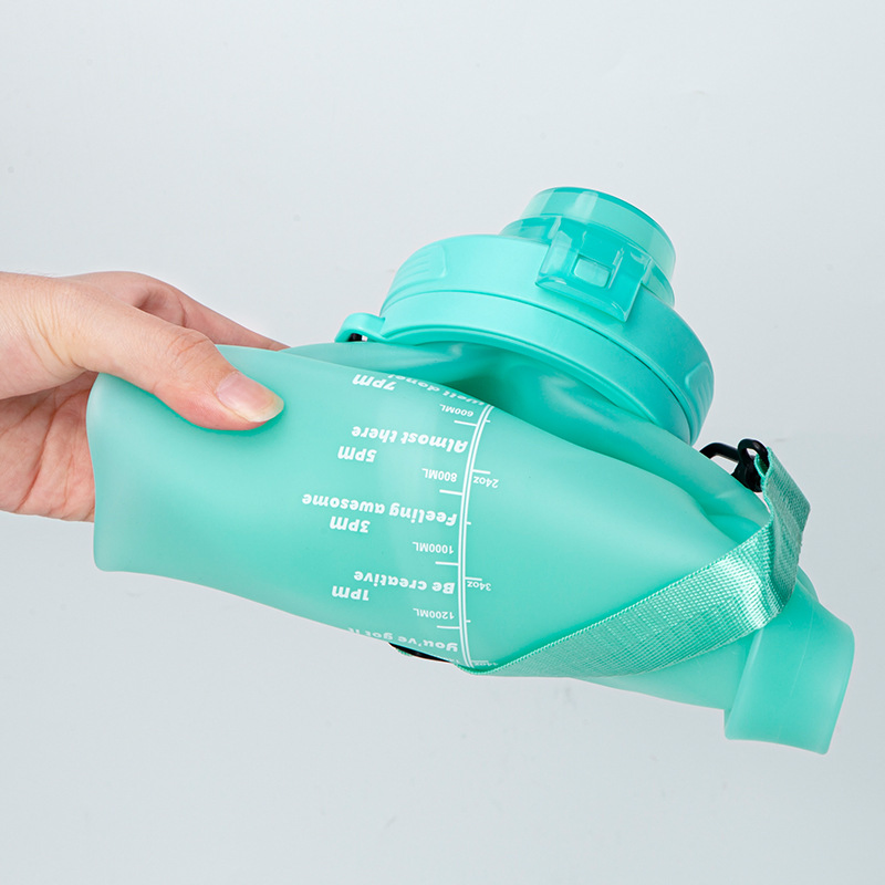 Складная силиконовая бутылка для воды 2л с трубочкой