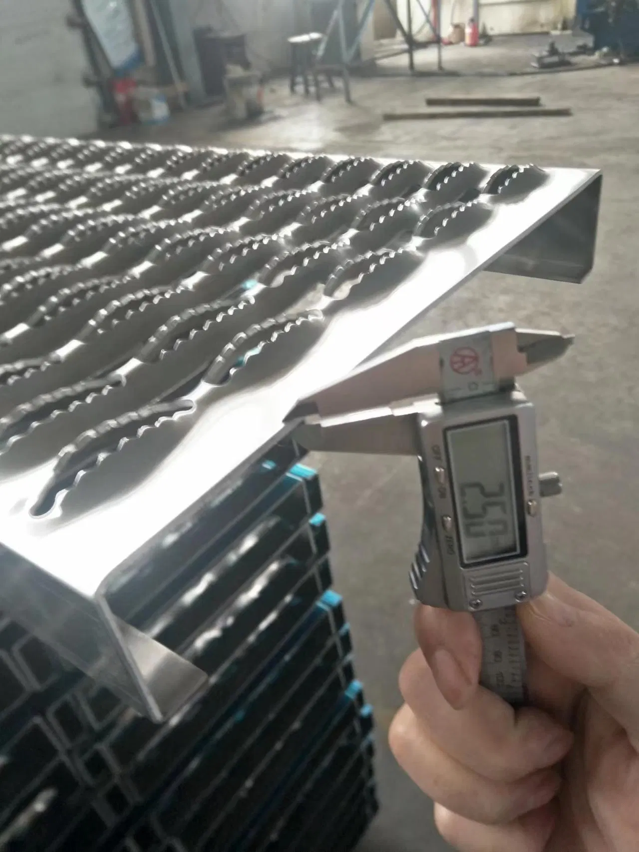Tec-Sieve Perforated Metal Walkway/Catwalk/Grip Strut Safety Grating