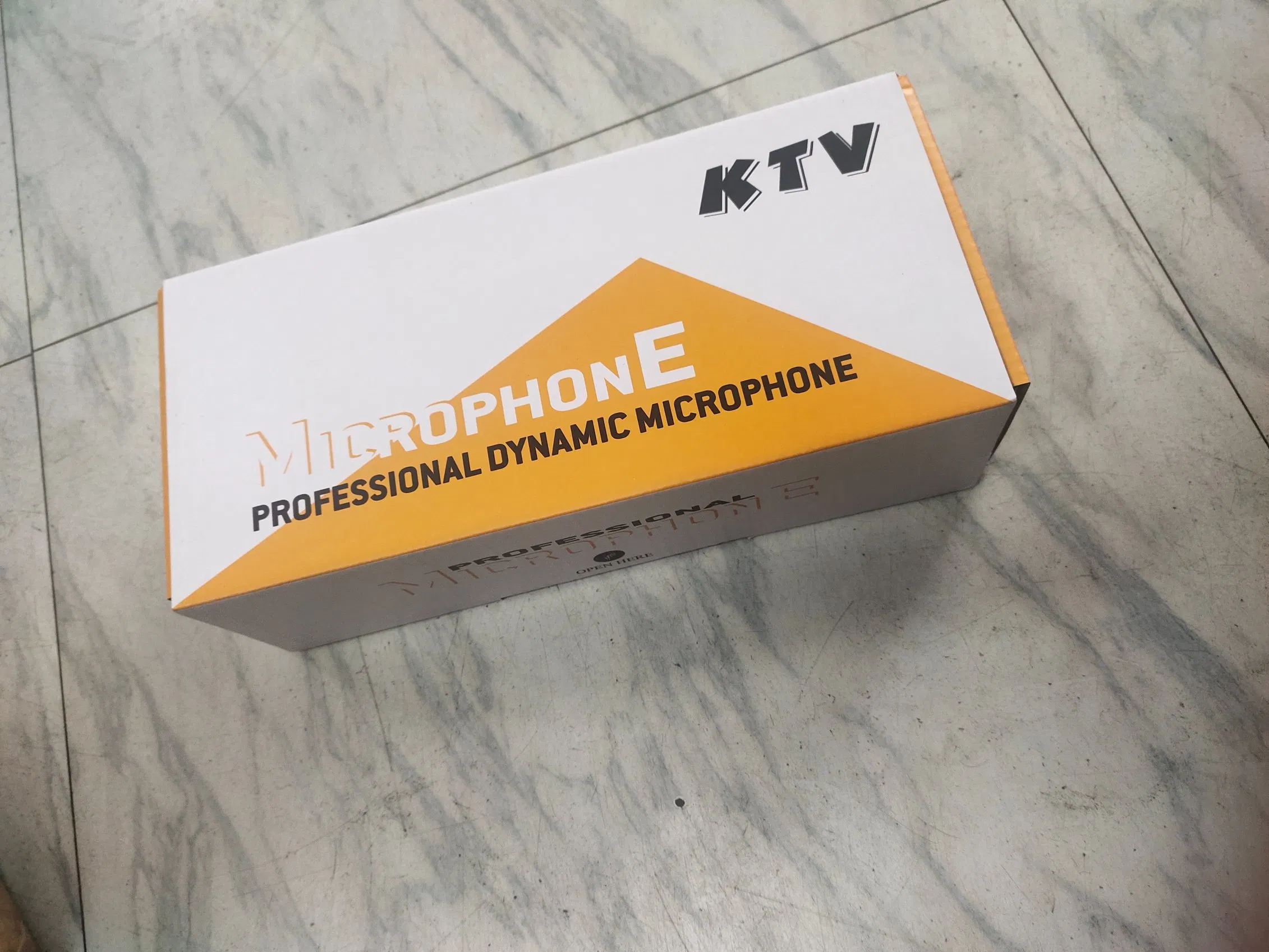 Smiger Wholesale Metal Moving-Coil Wired Microphone Vocal Microphone