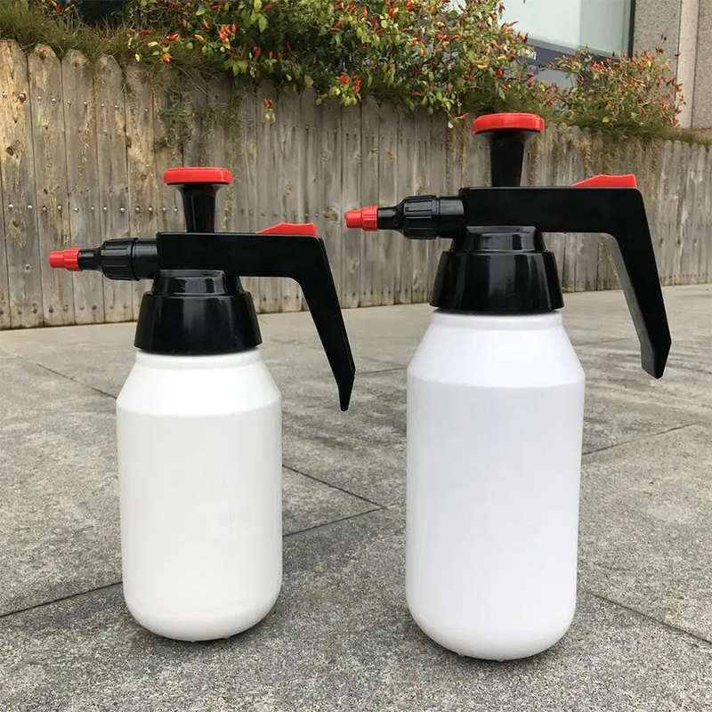 Manual Lawn Sprinkler Water Spray Bottle for Home Gardening