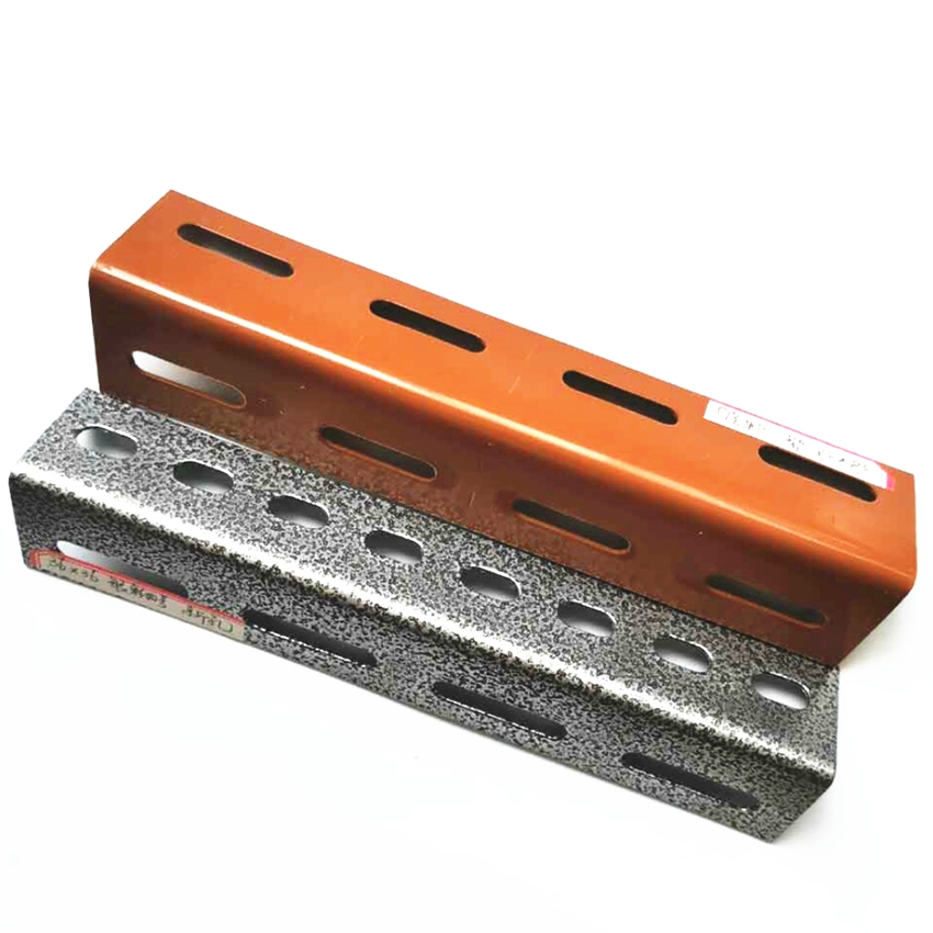China Supply Good Quality Galvanized Slotted Steel Angle with Hole