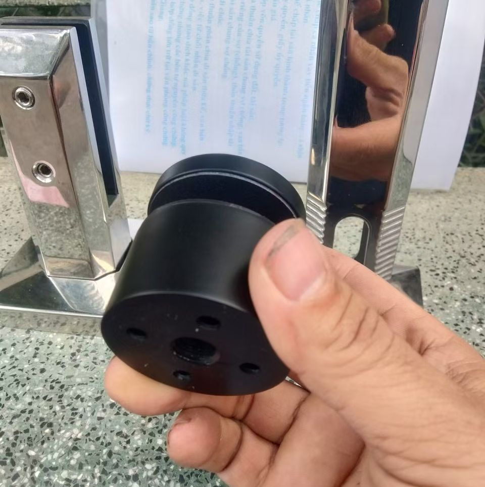 Made in China Indoor Stairs Brass Hardware Stainless Steel Glass Holder Bathroom Accessories