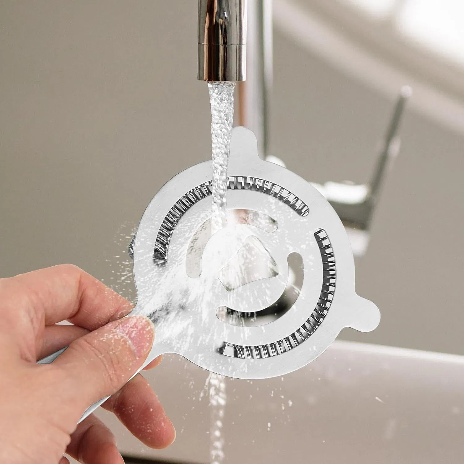 Cocktail Strainer Bar Tools Bar Strainer with High Density Spring, Stainless Steel Bartender Accessories for Filtering Cocktail Drink, Professional Bartending