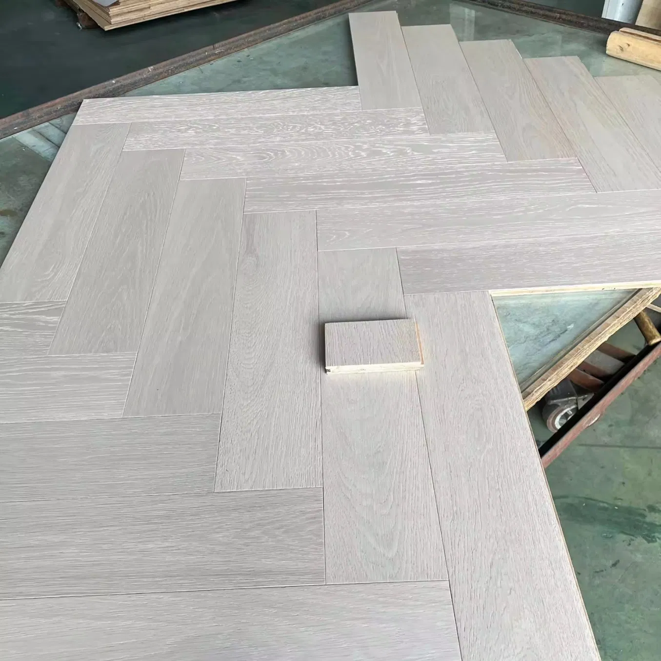 Инженерная доска из натурального дуба, елочка, 13 мм