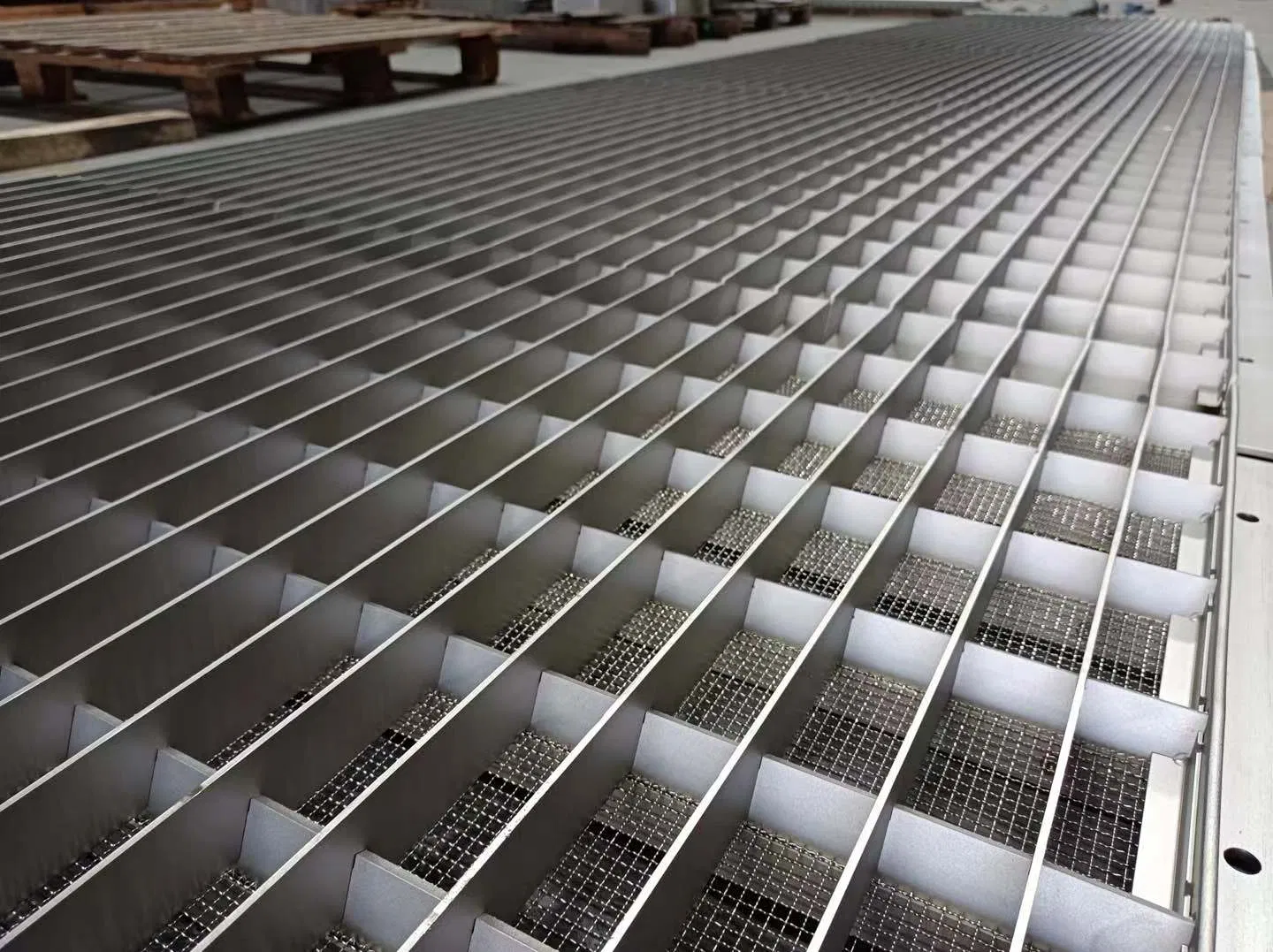 Stainless Steel Gratings Mesh Walkway Decoration Metal Ceiling