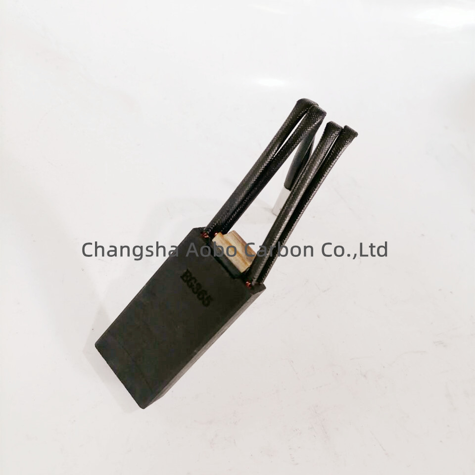 Угольная щетка EG365 из электрографита