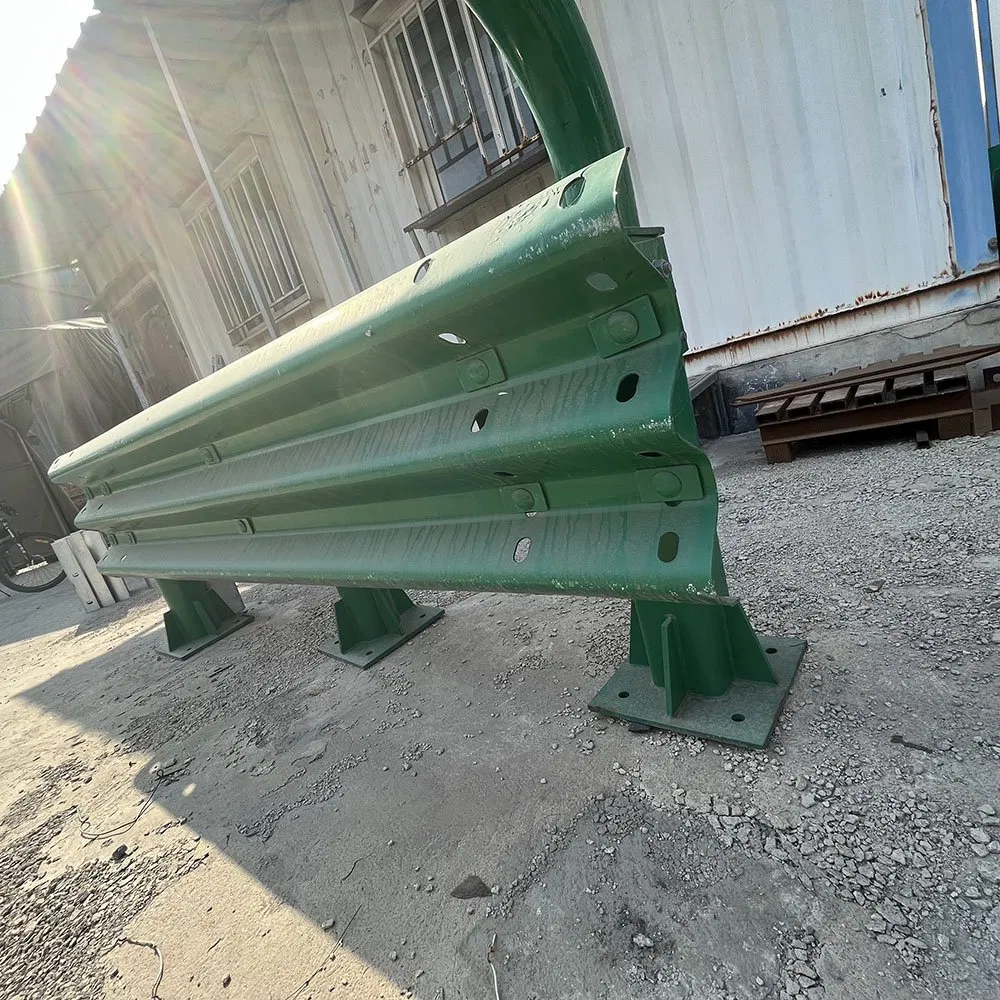 Galvanized Aashto M180 Guardrail on Highway-Grade