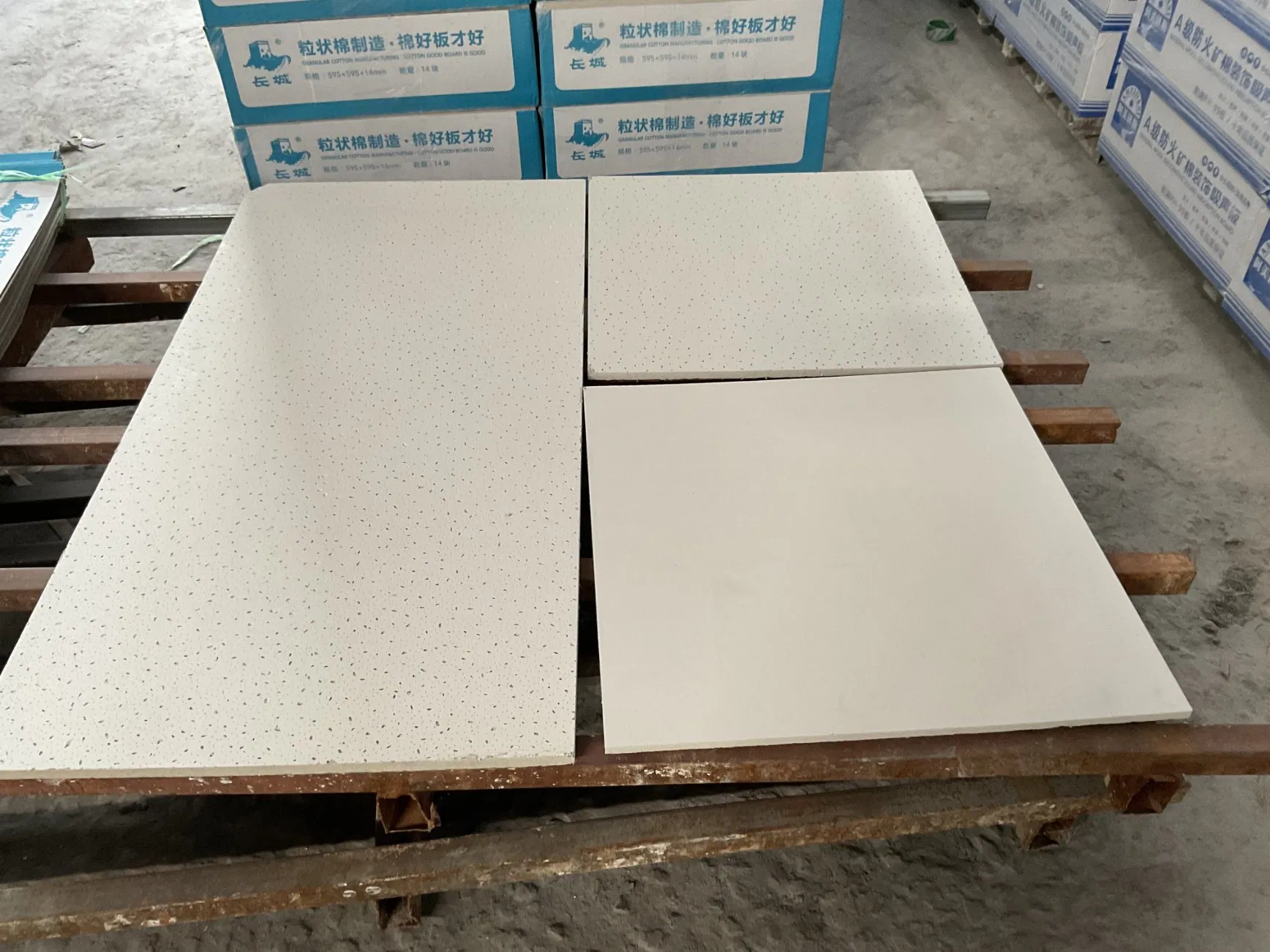 Premium White Ceiling Tile Mineral Wool Board for Soundproofing