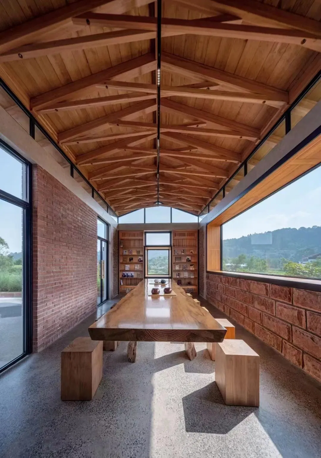 Outdoor Temple Load-Bearing Log Columns