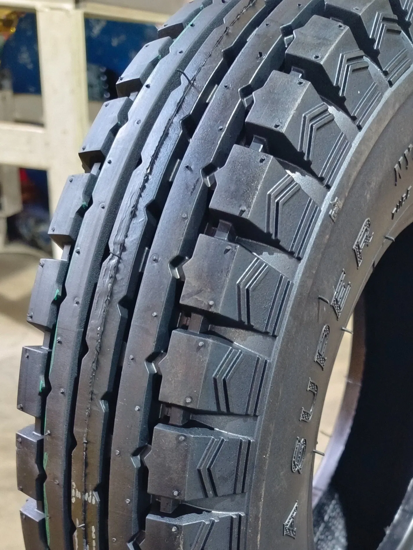 High Quality Bajaj Tricycle Tire 400-8 8PR ST611