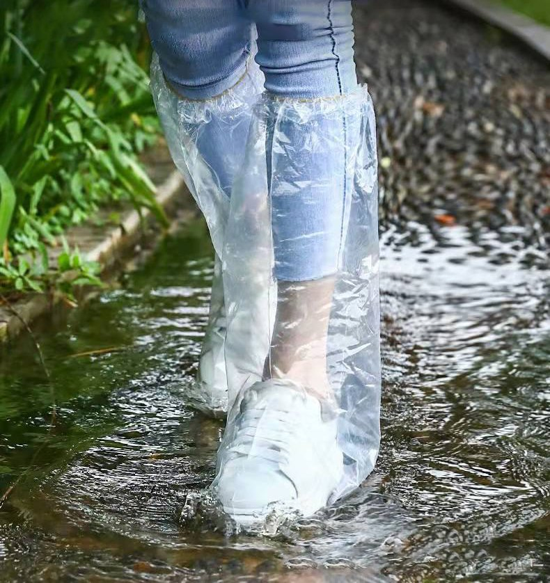 Hot Selling Anti-Slip Disposable PE Microporous Boot Shoe Covers in Rain