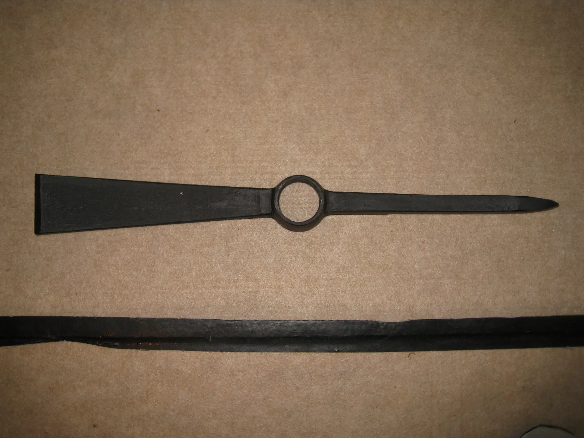 Factory Direct Produce Custom Farming Pickaxe with Wooden Handle for Agricultural Applications