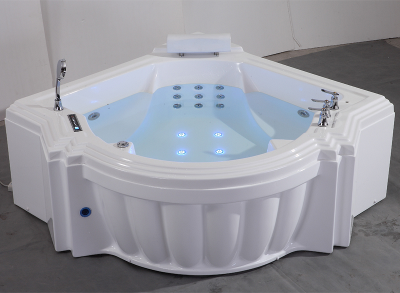 Угловая гидромассажная ванна с водопадом и цифровым управлением