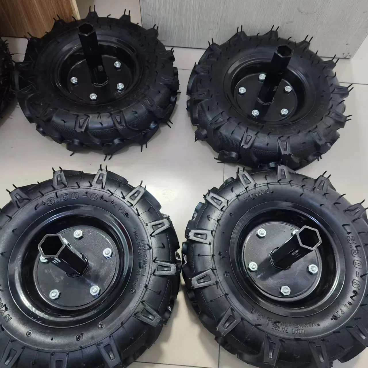 3.50-6 Lug Tread Rubber Tire and Wheel