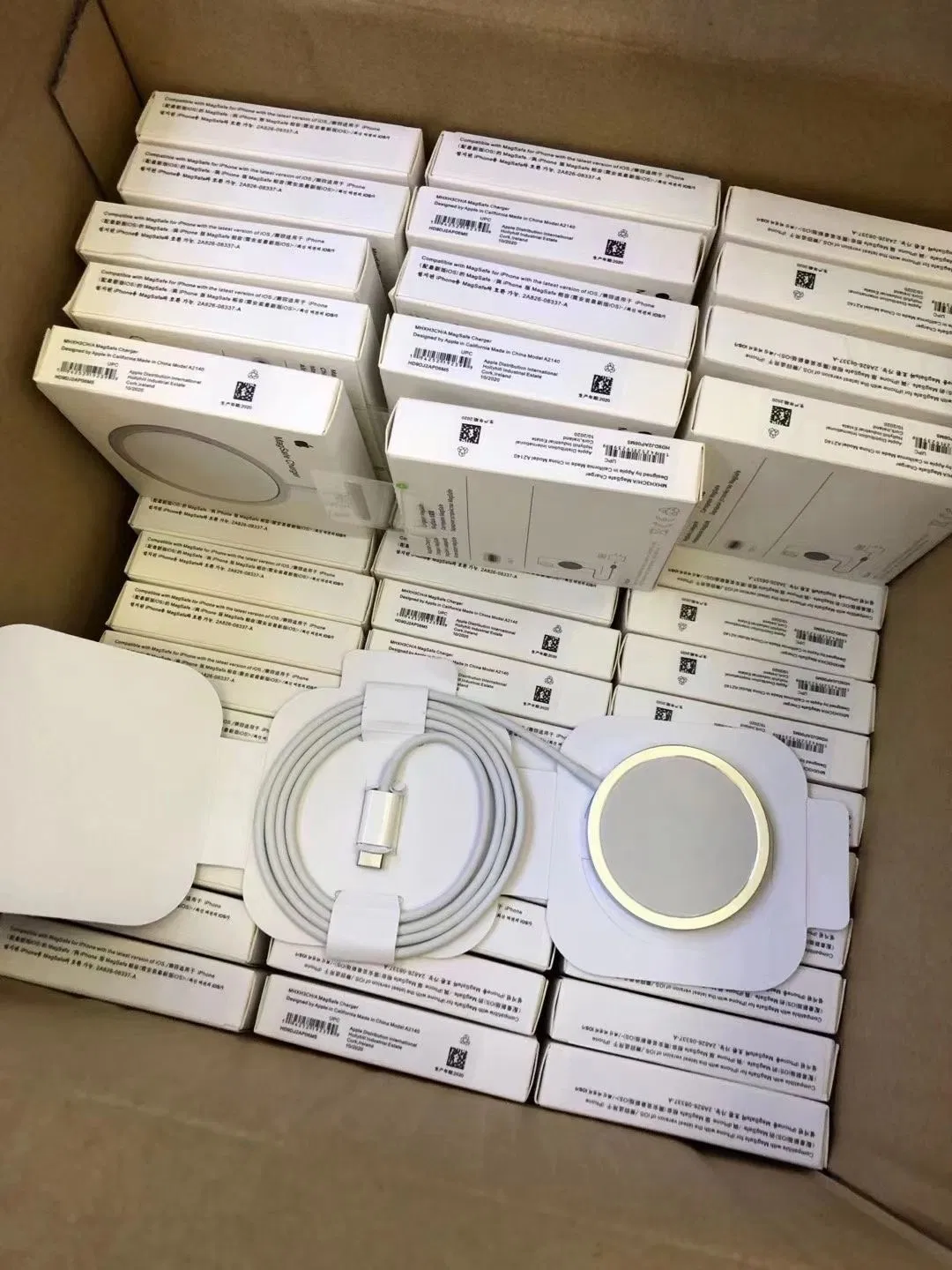 Магнитный беспроводной зарядник MagSafe 15W для iPhone