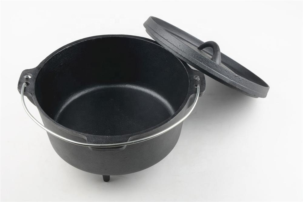 Чугунный походный котелок с тремя ножками