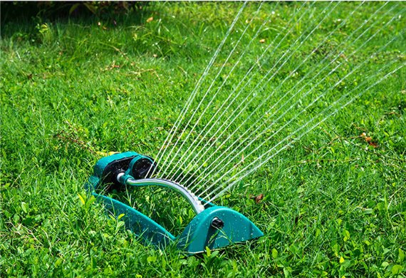 Garden Lawn Oscillating Sprinkler with 15 Hole Nozzles Easy Adjust Range Control