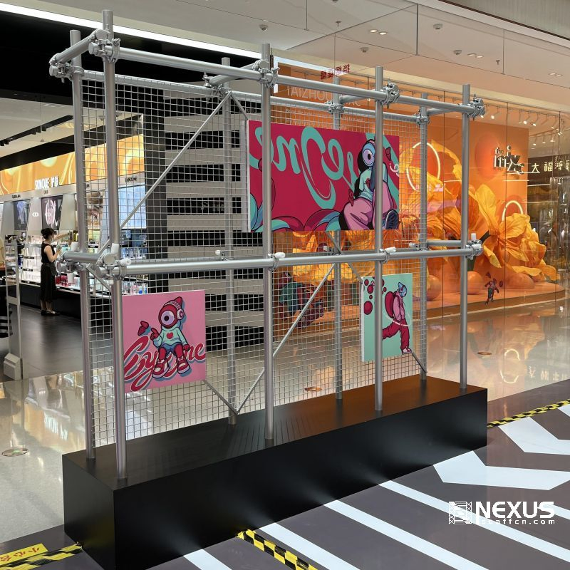 Scaffolding Clamp System for Display Showing Shelf