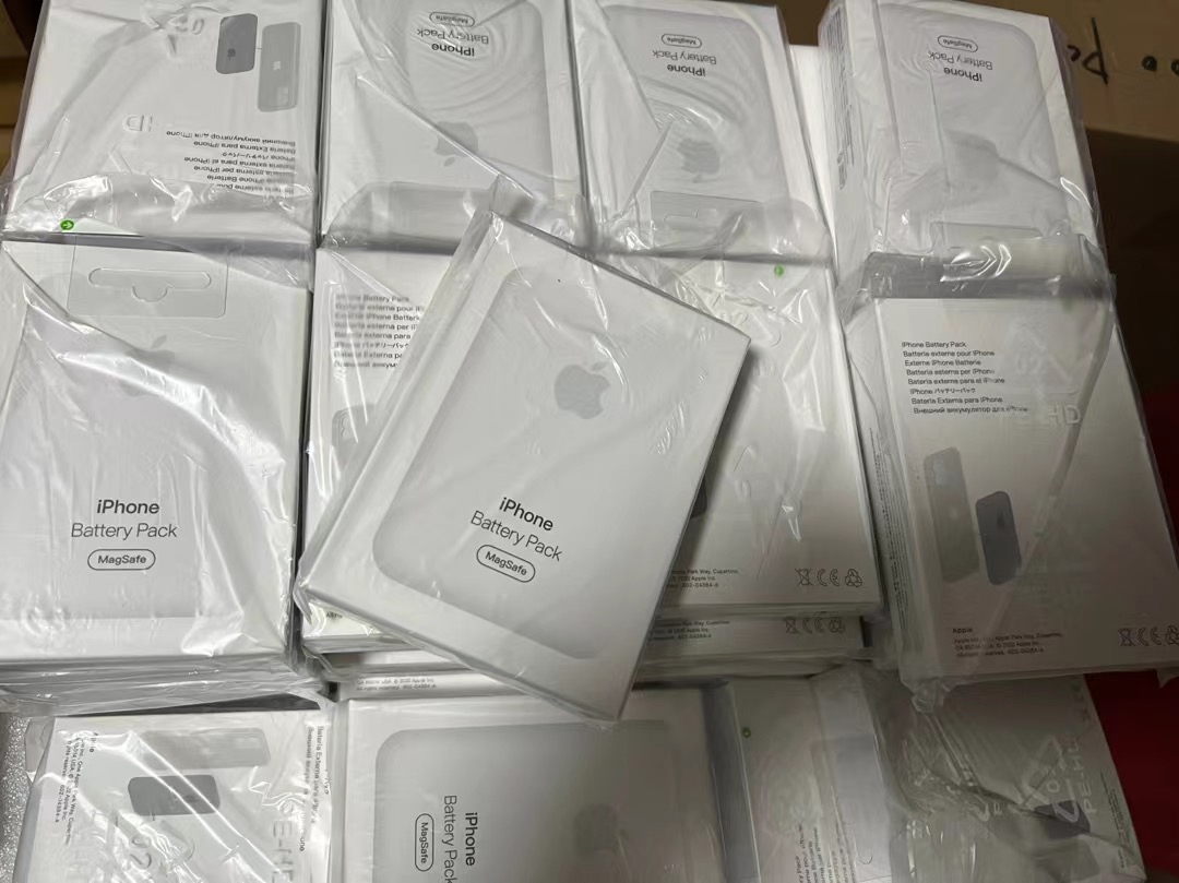 Магнитный пауэрбанк MagSafe для iPhone 13-15