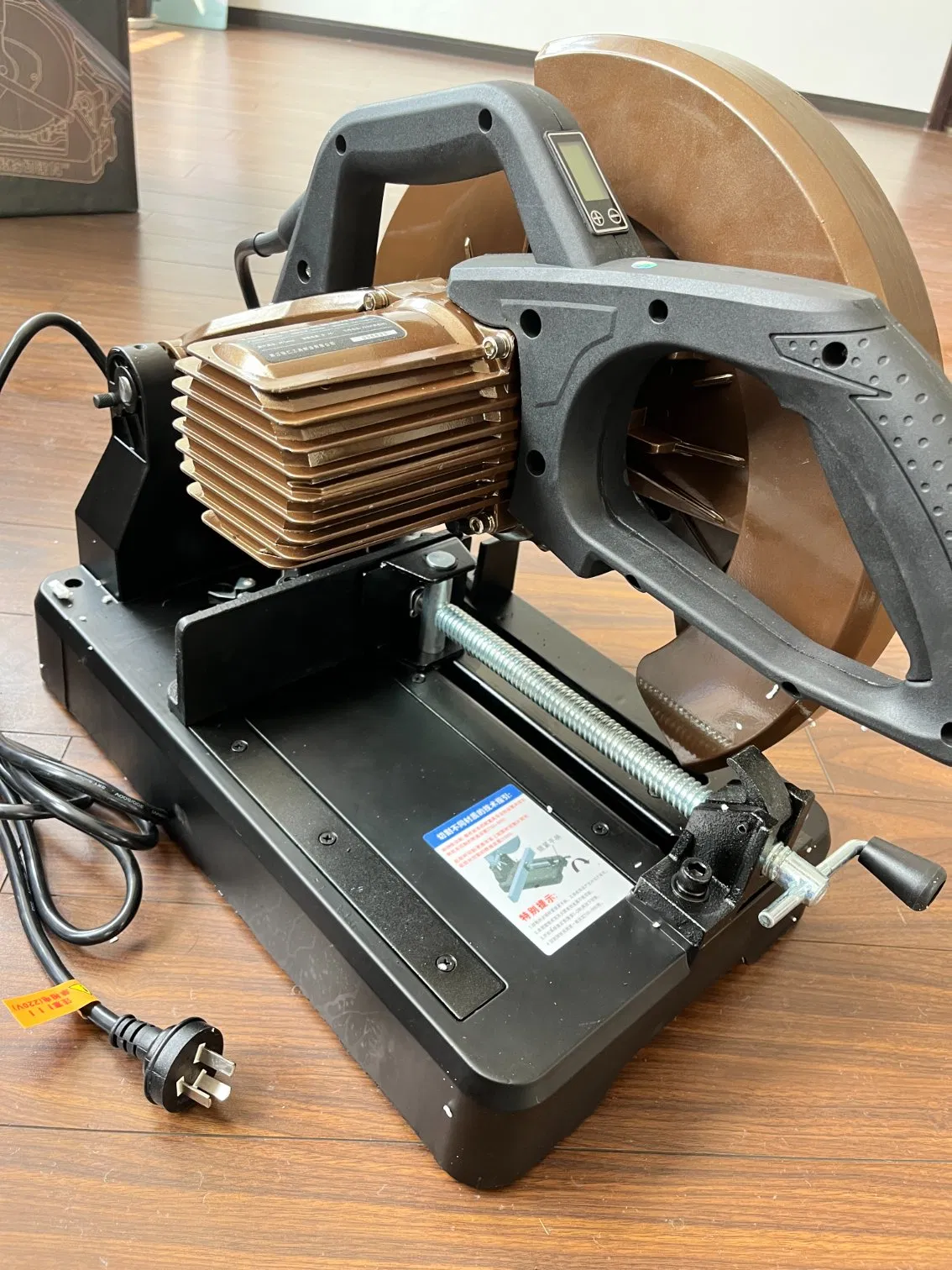 Professional Lightweight Dust Reducing Circular Saw for Construction Sites