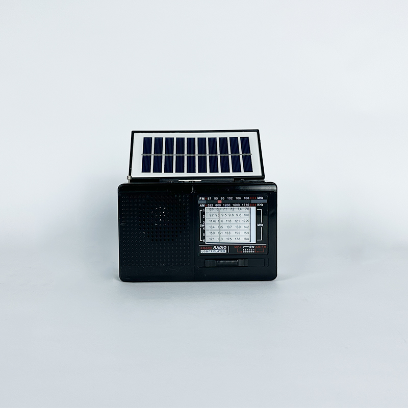 Портативное радио AM/FM на солнечной батарее с фонариком