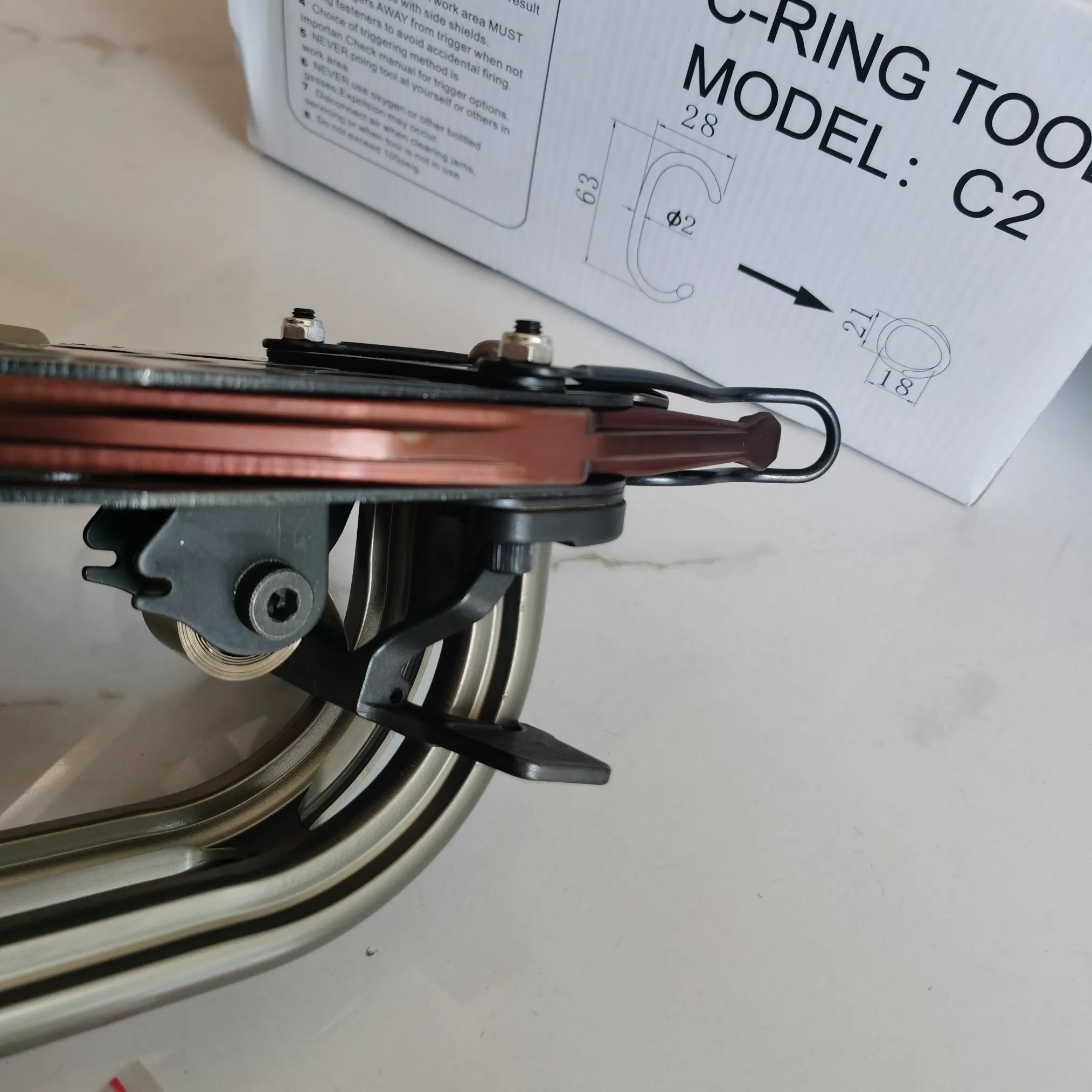 Пневматические клещи C2 для C-образных колец 63мм