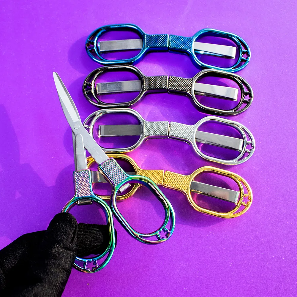 High-Quality Smoking Scissors in Zinc Alloy with Folded