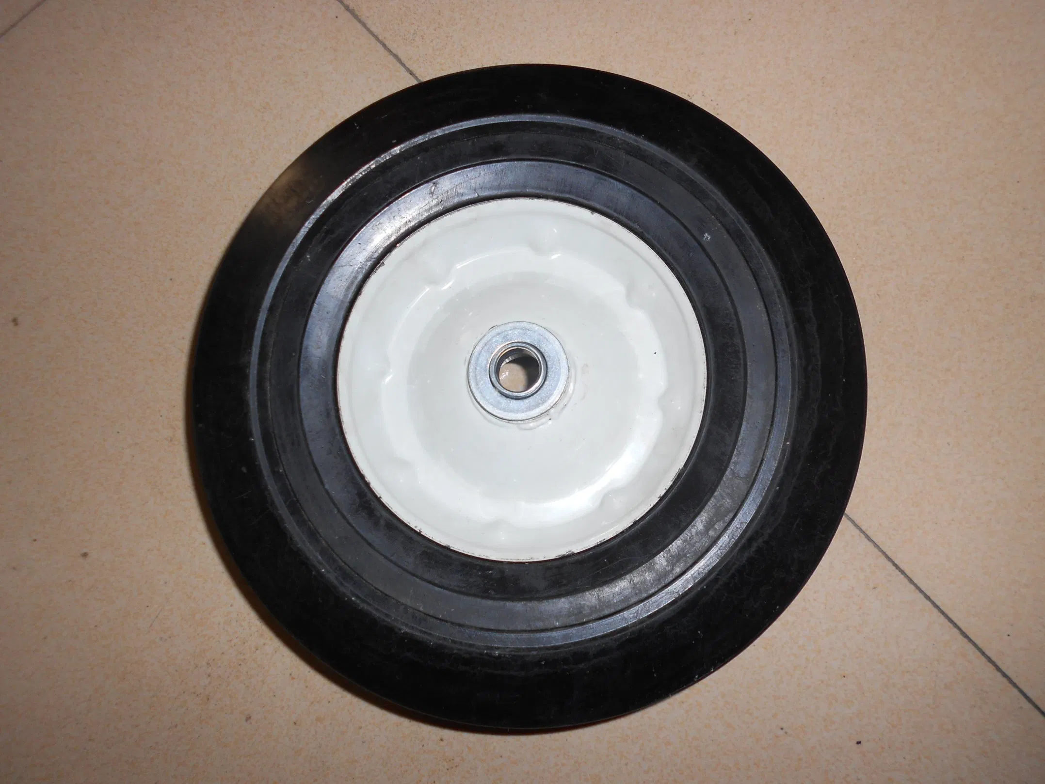 Цельнорезиновое колесо 10x2 дюйма