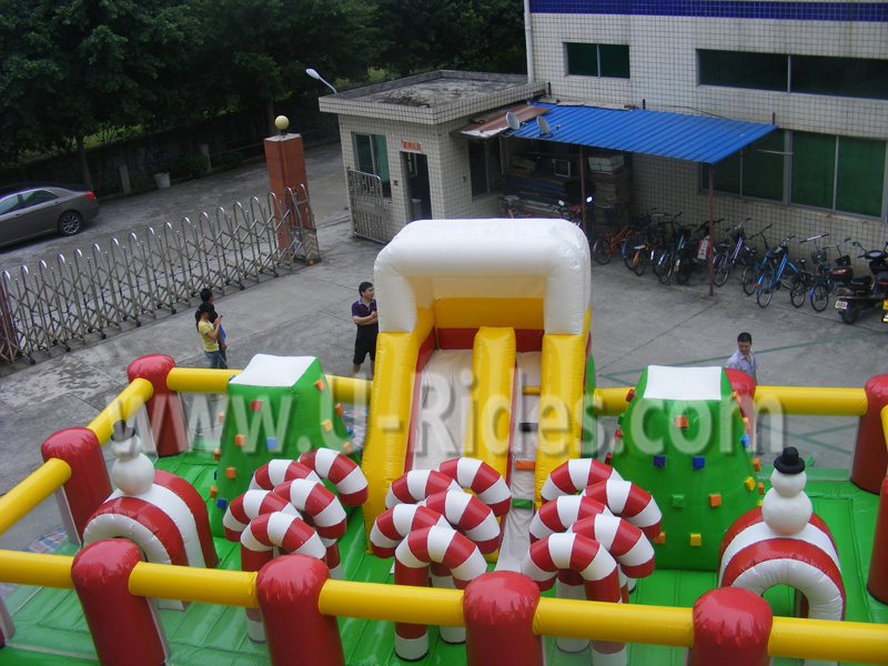 Professional Inflatable Christmas Theme Castle Full of Fun and Games for Festive Celebrations