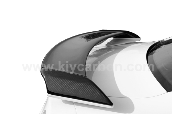 Углепластиковый спойлер для автомобиля