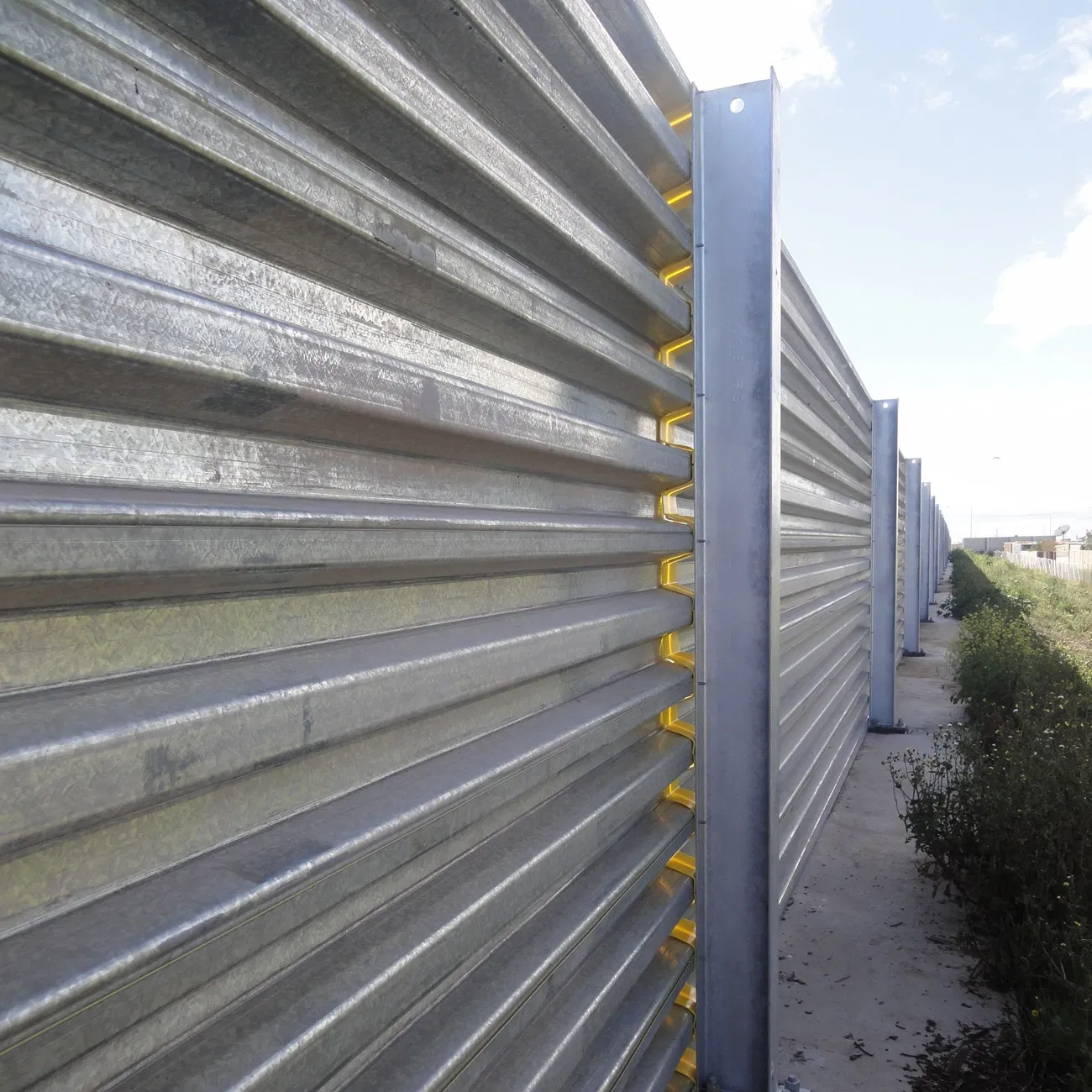a High-Speed Soundproof Wall Manufactured by The Corrugated Cardboard Rolling Process