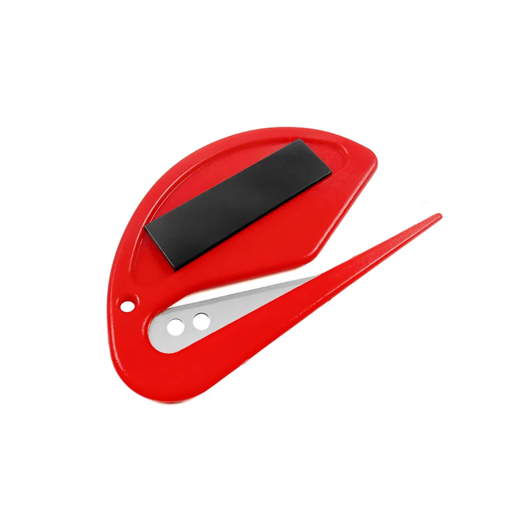 Резак для малярной пленки и бумаги со встроенным магнитом