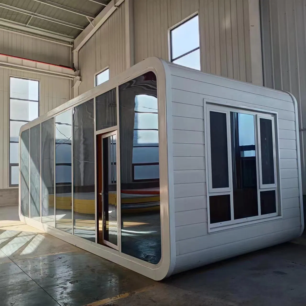 Mobile Apple Cabin Luxury Customizable Container House